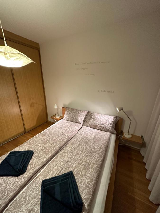 Central Apartment With Balcony Budapest Bagian luar foto