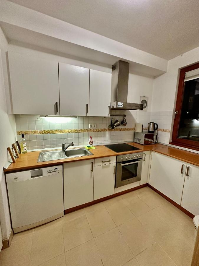 Central Apartment With Balcony Budapest Bagian luar foto