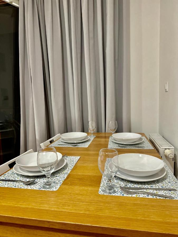 Central Apartment With Balcony Budapest Bagian luar foto