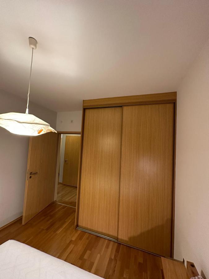 Central Apartment With Balcony Budapest Bagian luar foto