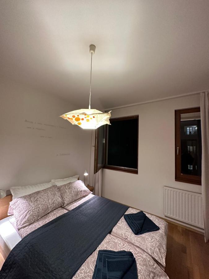 Central Apartment With Balcony Budapest Bagian luar foto