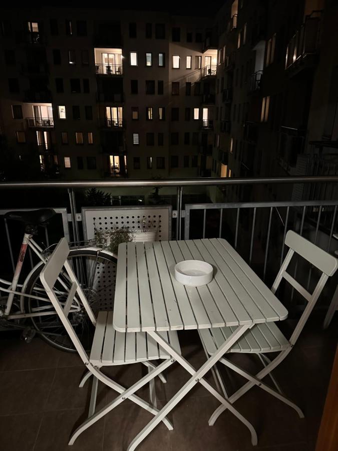 Central Apartment With Balcony Budapest Bagian luar foto