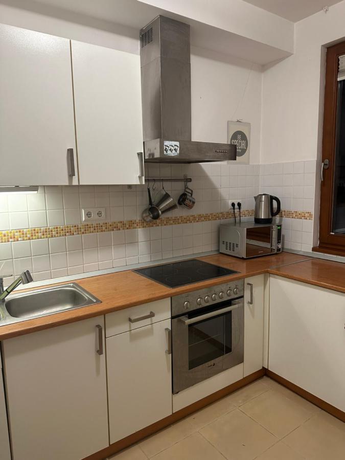 Central Apartment With Balcony Budapest Bagian luar foto