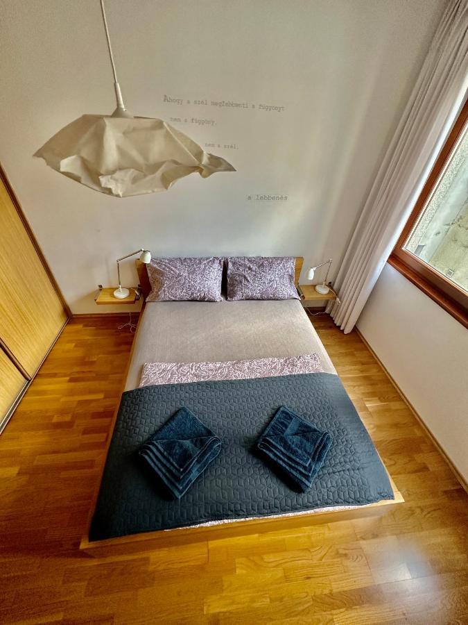 Central Apartment With Balcony Budapest Bagian luar foto