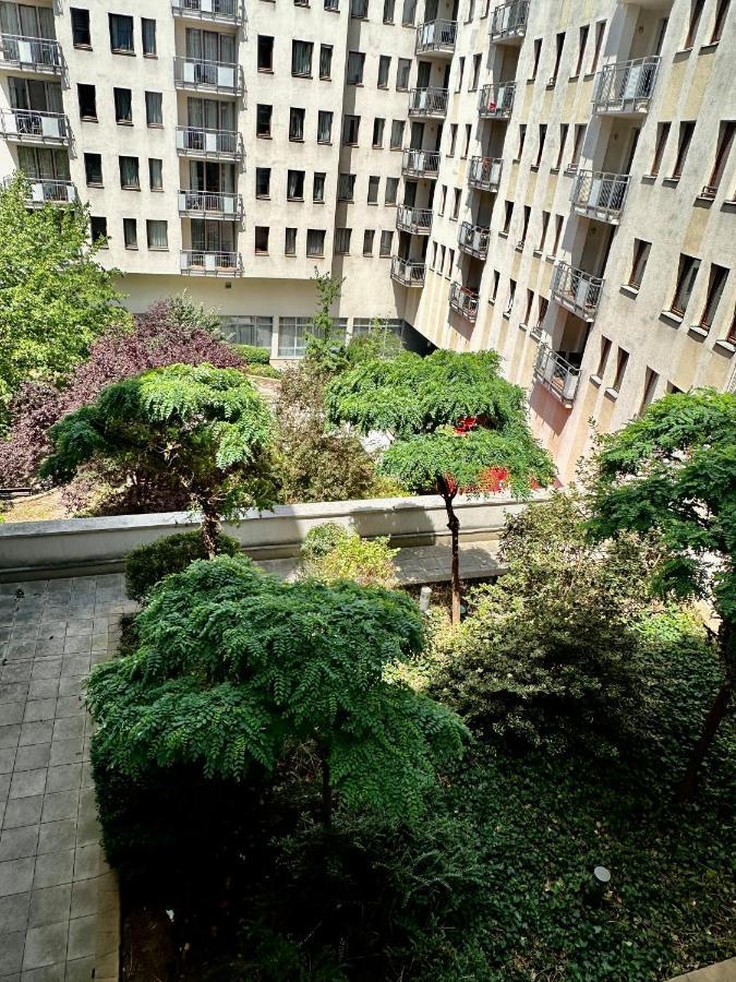 Central Apartment With Balcony Budapest Bagian luar foto