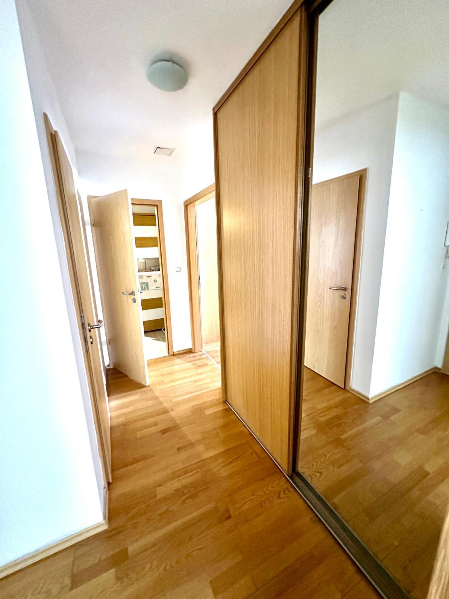Central Apartment With Balcony Budapest Bagian luar foto