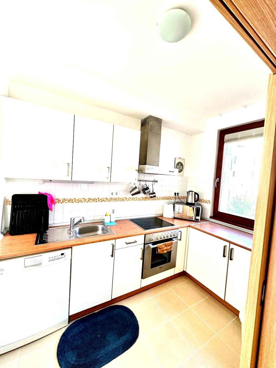 Central Apartment With Balcony Budapest Bagian luar foto