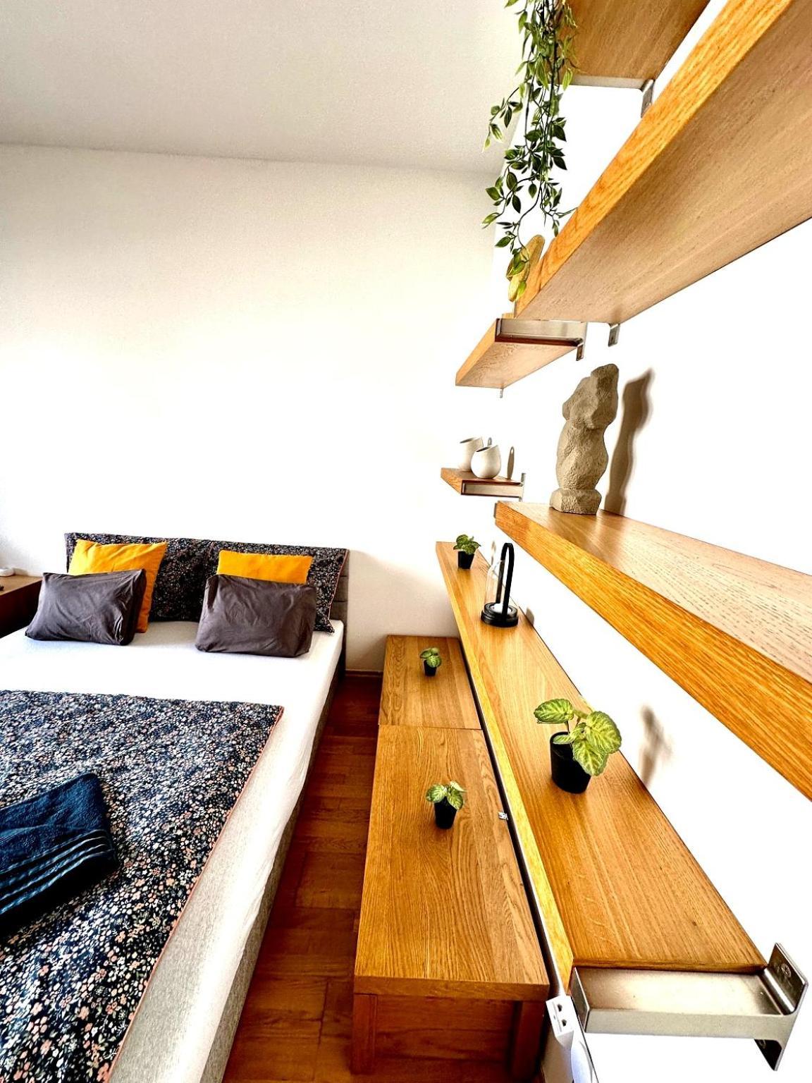 Central Apartment With Balcony Budapest Bagian luar foto