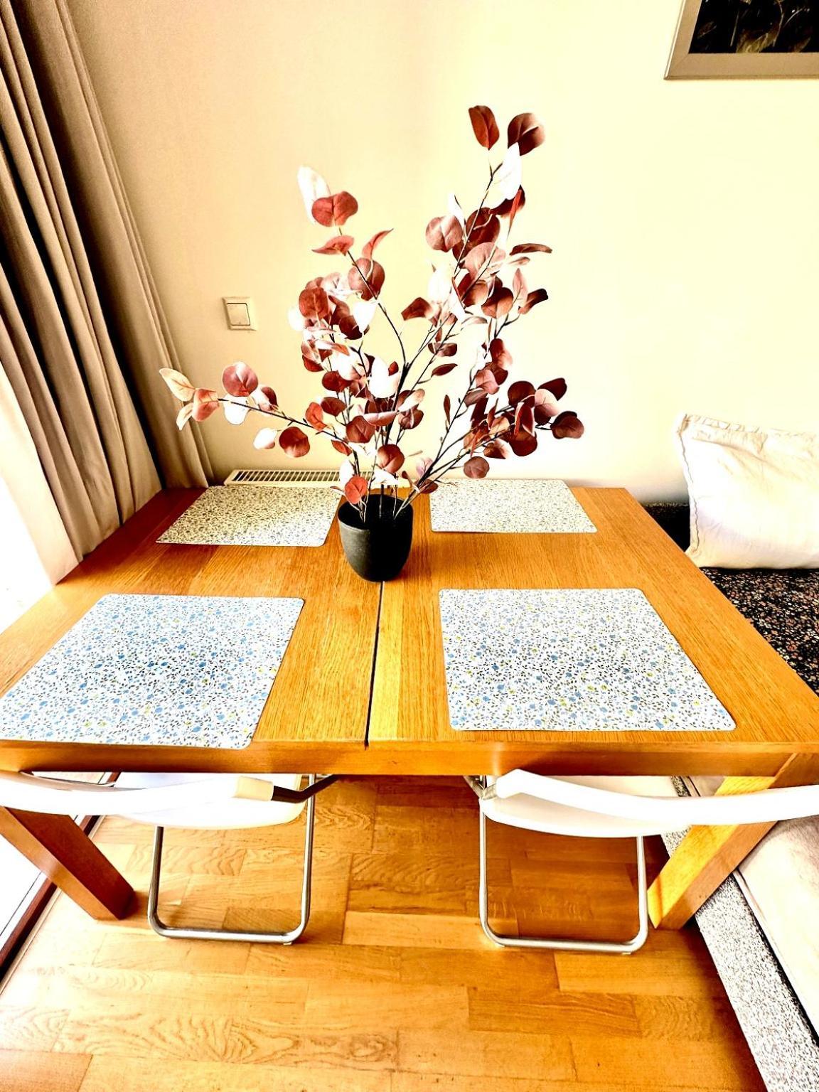 Central Apartment With Balcony Budapest Bagian luar foto