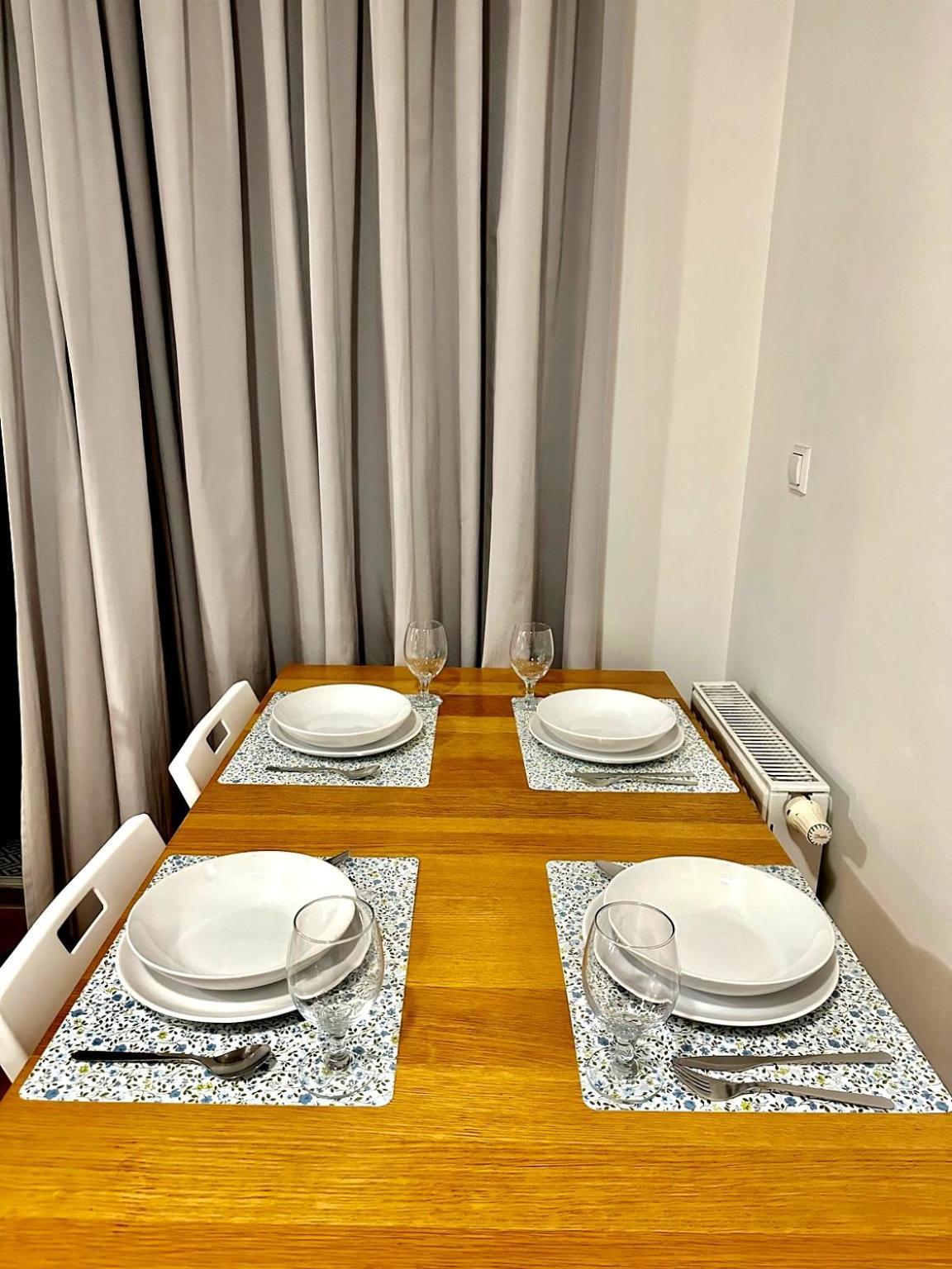 Central Apartment With Balcony Budapest Bagian luar foto