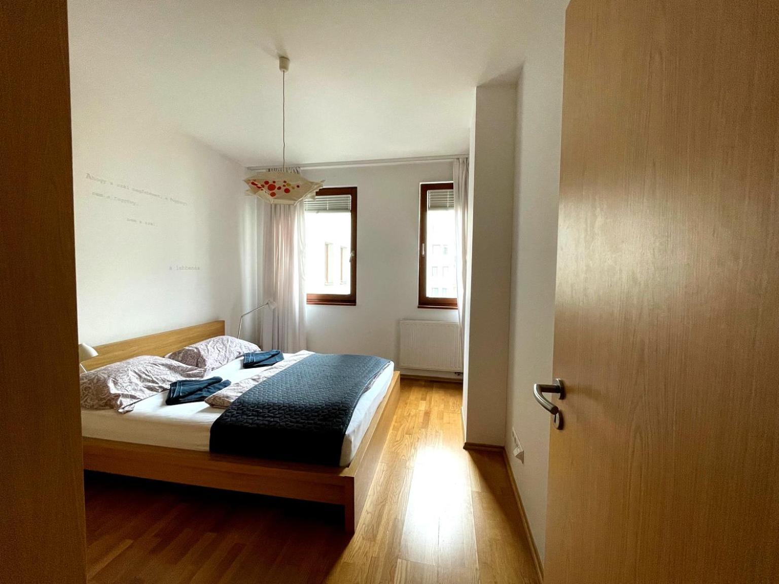Central Apartment With Balcony Budapest Bagian luar foto